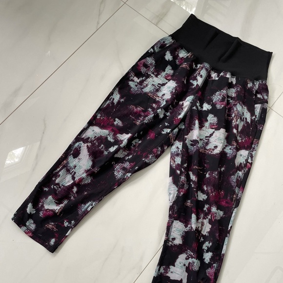 Lululemon tranquil crop pants - Picture 3 of 8